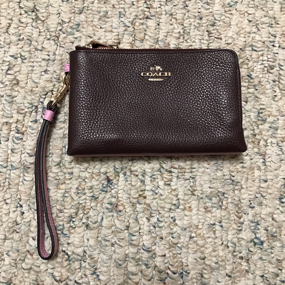 Coach wristlet - Picture 1 of 3